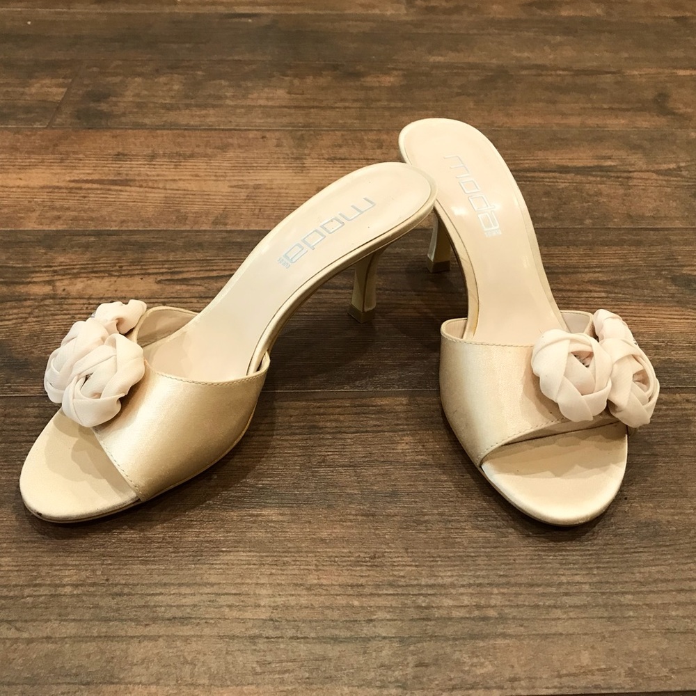 Moda Spana kitten heel Blush color, 7M NEVER WORN